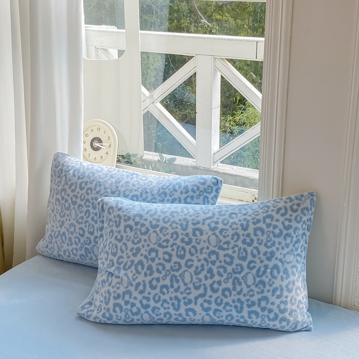 91家纺网 家纺一手货源 找家纺 豫见家纺 2025新款牛奶绒印花四件套 豹纹蓝