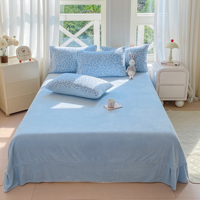 91家纺网 家纺一手货源 找家纺 豫见家纺 2025新款牛奶绒印花四件套 豹纹蓝