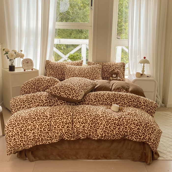 91家纺网 家纺一手货源 找家纺 豫见家纺 2025新款牛奶绒印花四件套 豹纹棕