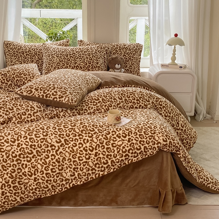 91家纺网 家纺一手货源 找家纺 豫见家纺 2025新款牛奶绒印花四件套 豹纹棕