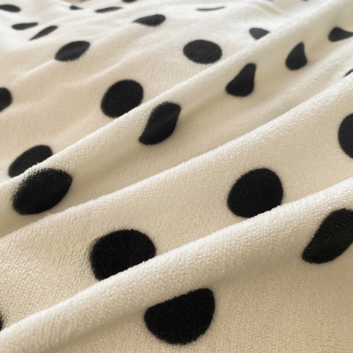 91家纺网 家纺一手货源 找家纺 豫见家纺 2025新款牛奶绒印花四件套 波点时代-白