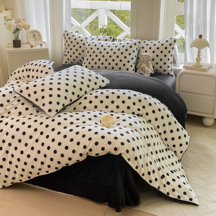 91家纺网 家纺一手货源 找家纺 豫见家纺 2025新款牛奶绒印花四件套 波点时代-白