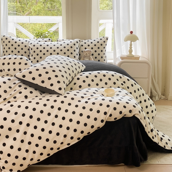 91家纺网 家纺一手货源 找家纺 豫见家纺 2025新款牛奶绒印花四件套 波点时代-白