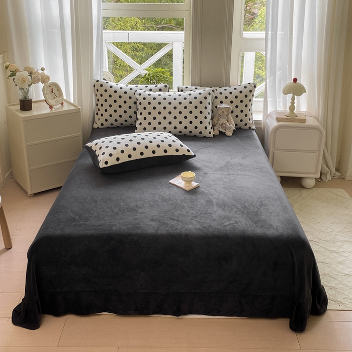 91家纺网 家纺一手货源 找家纺 豫见家纺 2025新款牛奶绒印花四件套 波点时代-白