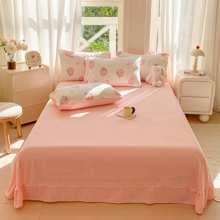 91家纺网 家纺一手货源 找家纺 豫见家纺 2025新款牛奶绒印花四件套 草莓梦境