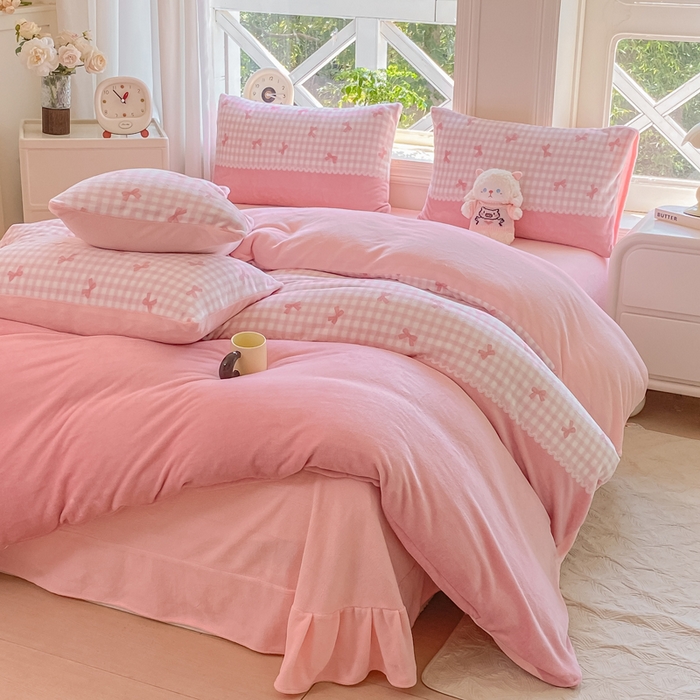 91家纺网 家纺一手货源 找家纺 豫见家纺 2025新款牛奶绒印花四件套 粉雾轻梦