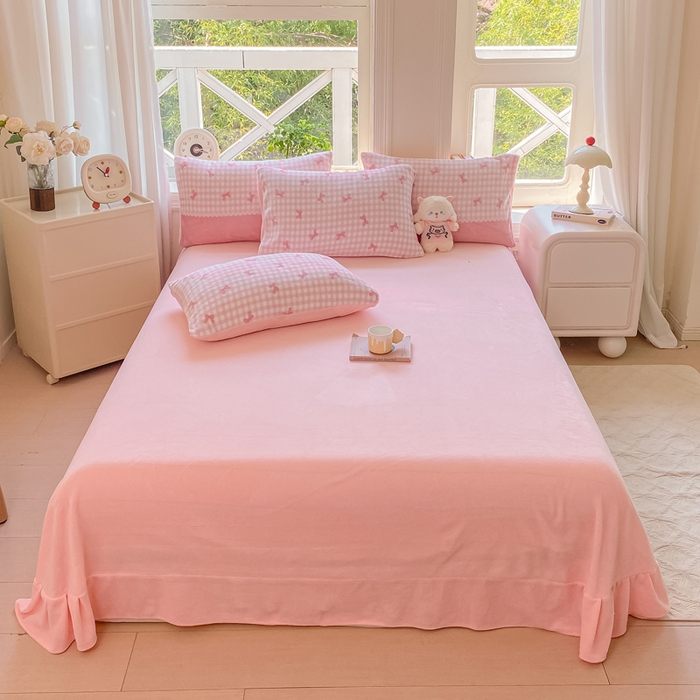 91家纺网 家纺一手货源 找家纺 豫见家纺 2025新款牛奶绒印花四件套 粉雾轻梦