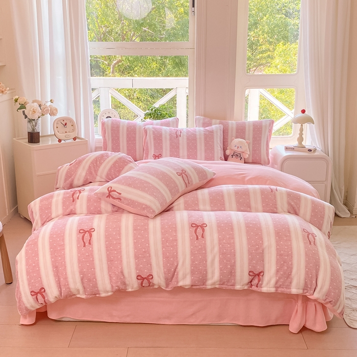 91家纺网 家纺一手货源 找家纺 豫见家纺 2025新款牛奶绒印花四件套 红丝带