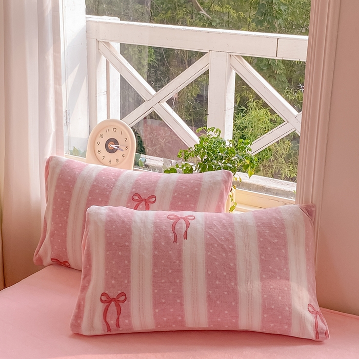 91家纺网 家纺一手货源 找家纺 豫见家纺 2025新款牛奶绒印花四件套 红丝带