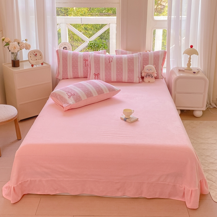 91家纺网 家纺一手货源 找家纺 豫见家纺 2025新款牛奶绒印花四件套 红丝带