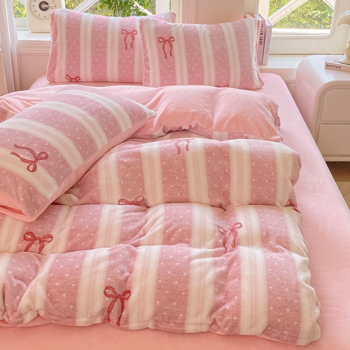 91家纺网 家纺一手货源 找家纺 豫见家纺 2025新款牛奶绒印花四件套 红丝带