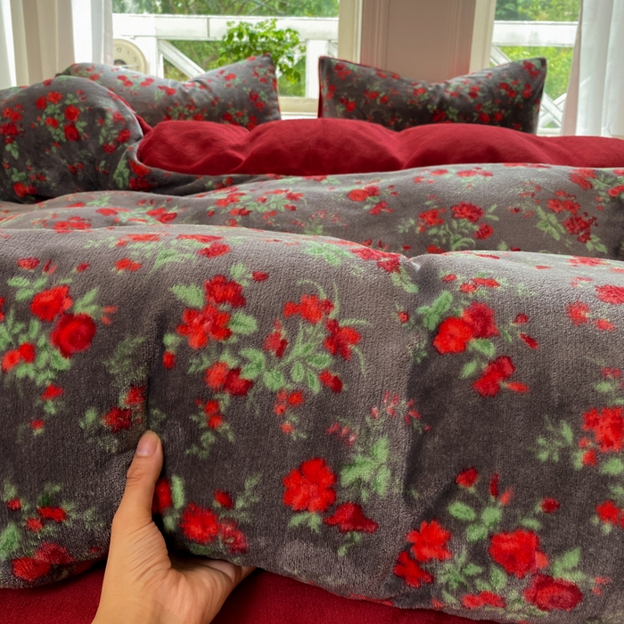 91家纺网 家纺一手货源 找家纺 豫见家纺 2025新款牛奶绒印花四件套 花簇