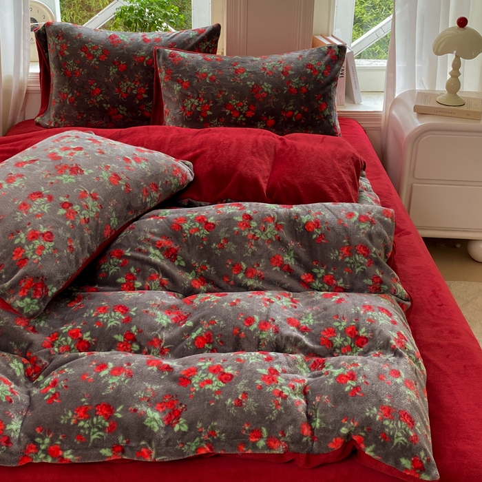 91家纺网 家纺一手货源 找家纺 豫见家纺 2025新款牛奶绒印花四件套 花簇