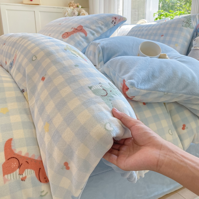 91家纺网 家纺一手货源 找家纺 豫见家纺 2025新款牛奶绒印花四件套 恐龙时代