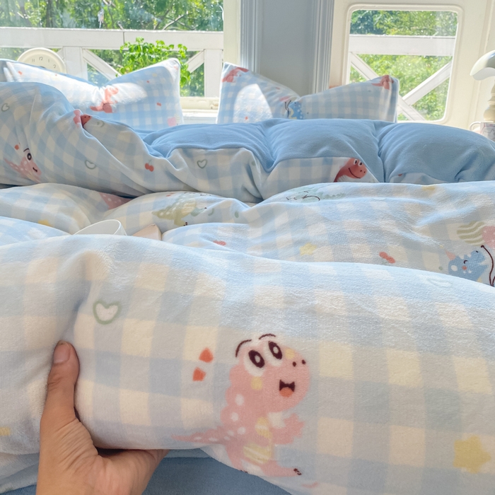 91家纺网 家纺一手货源 找家纺 豫见家纺 2025新款牛奶绒印花四件套 恐龙时代