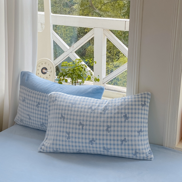 91家纺网 家纺一手货源 找家纺 豫见家纺 2025新款牛奶绒印花四件套 蓝格蝶韵