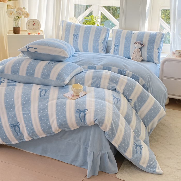 91家纺网 家纺一手货源 找家纺 豫见家纺 2025新款牛奶绒印花四件套 蓝丝带