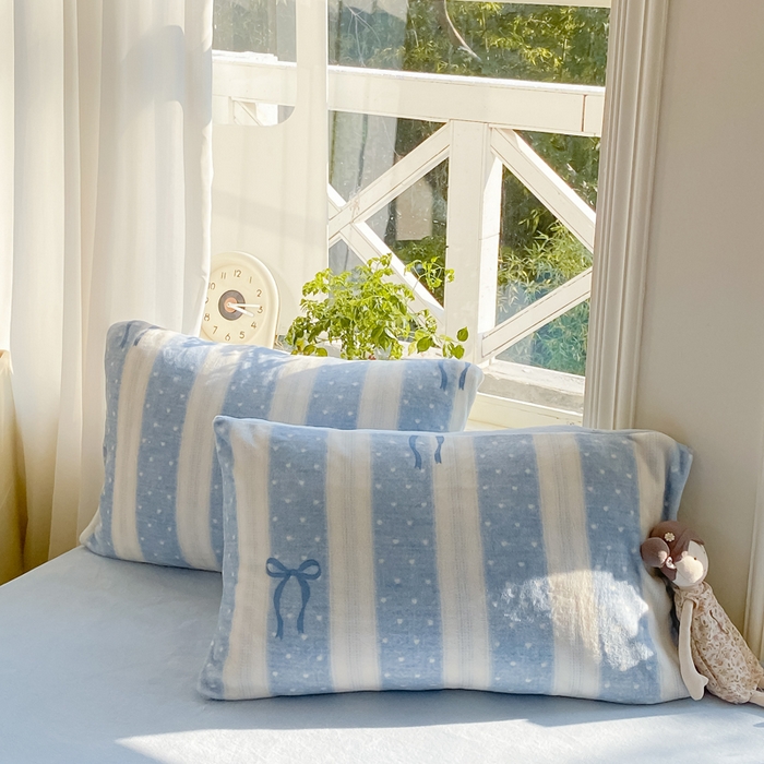 91家纺网 家纺一手货源 找家纺 豫见家纺 2025新款牛奶绒印花四件套 蓝丝带