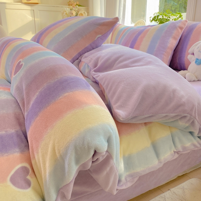 91家纺网 家纺一手货源 找家纺 豫见家纺 2025新款牛奶绒印花四件套 浪漫邂逅