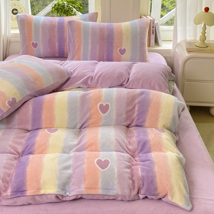 91家纺网 家纺一手货源 找家纺 豫见家纺 2025新款牛奶绒印花四件套 浪漫邂逅