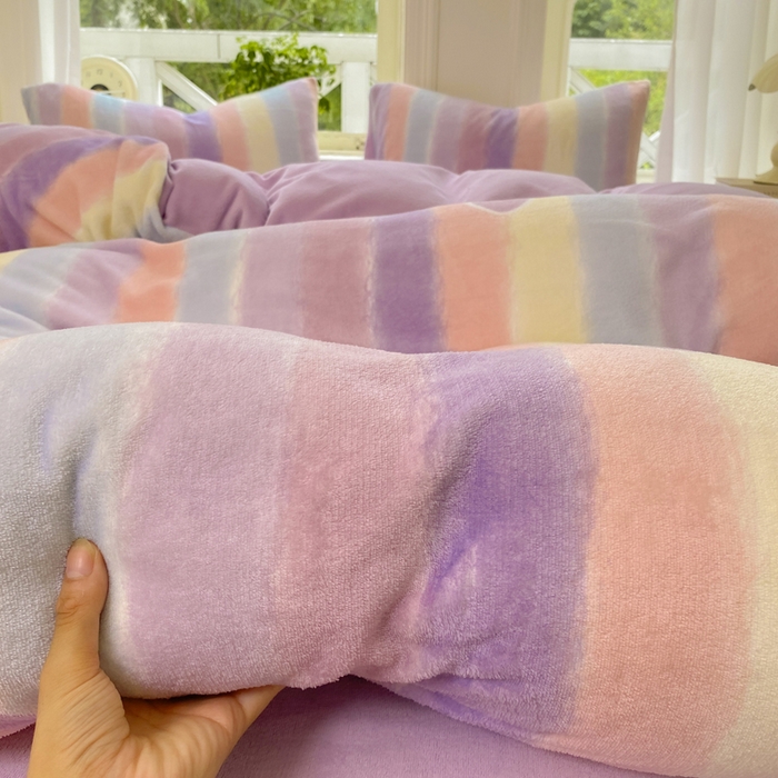 91家纺网 家纺一手货源 找家纺 豫见家纺 2025新款牛奶绒印花四件套 浪漫邂逅