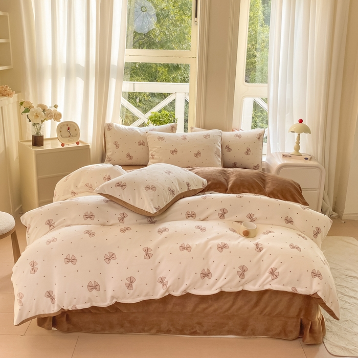 91家纺网 家纺一手货源 找家纺 豫见家纺 2025新款牛奶绒印花四件套 时尚蝴蝶结