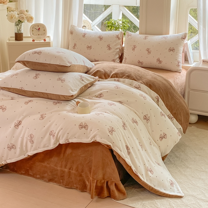 91家纺网 家纺一手货源 找家纺 豫见家纺 2025新款牛奶绒印花四件套 时尚蝴蝶结