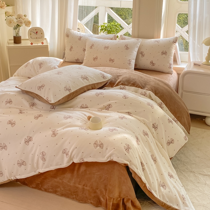 91家纺网 家纺一手货源 找家纺 豫见家纺 2025新款牛奶绒印花四件套 时尚蝴蝶结