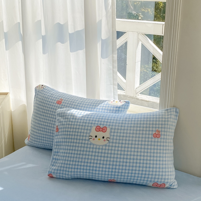 91家纺网 家纺一手货源 找家纺 豫见家纺 2025新款牛奶绒印花四件套 甜心凯蒂-蓝