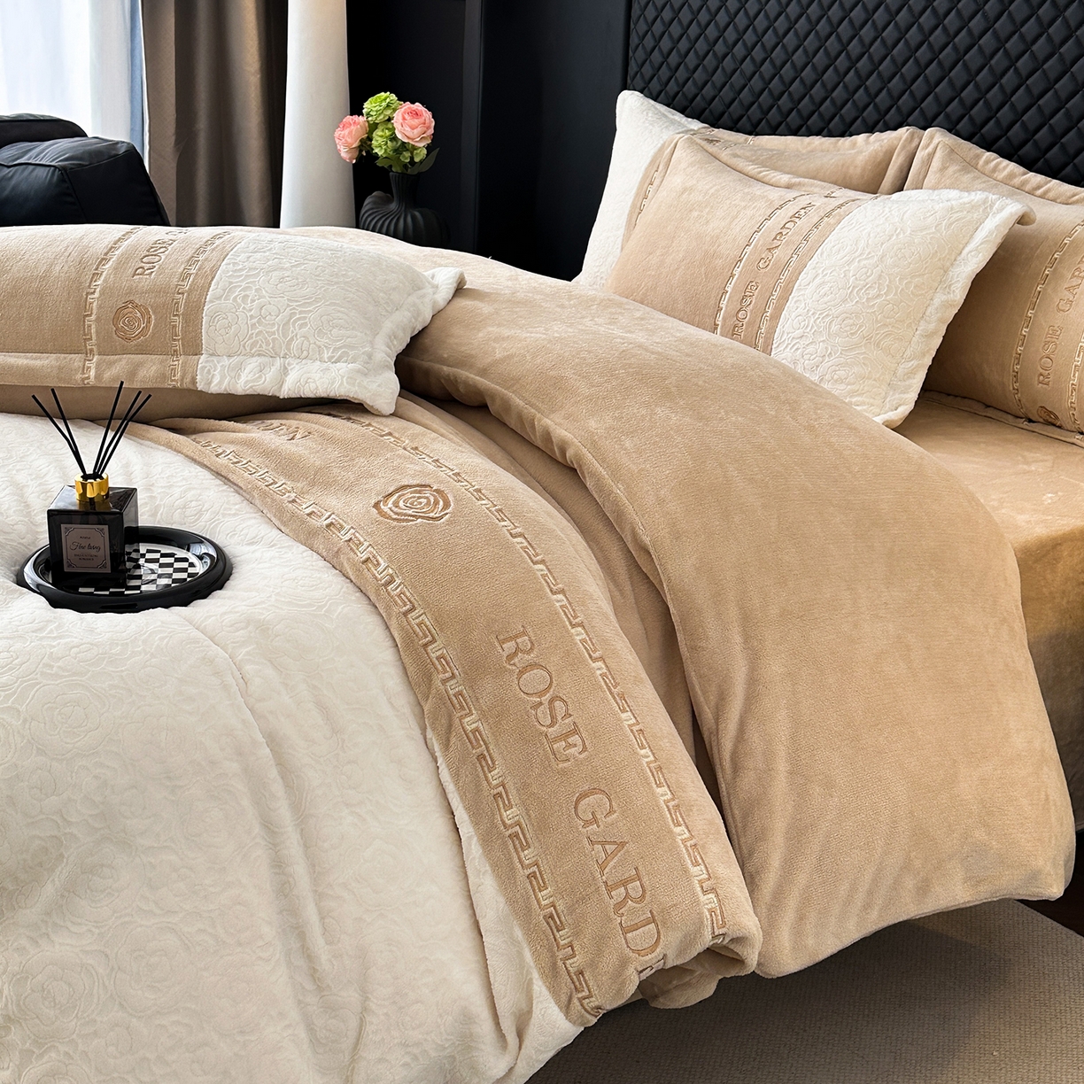 91家纺网 家纺一手货源 找家纺 （总）沐棉家居 2025新款字母刺绣雕花牛奶绒四件套