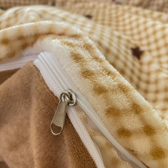 91家纺网 家纺一手货源 找家纺 豫见家纺 2025新款牛奶绒印花四件套 甜心凯蒂-棕