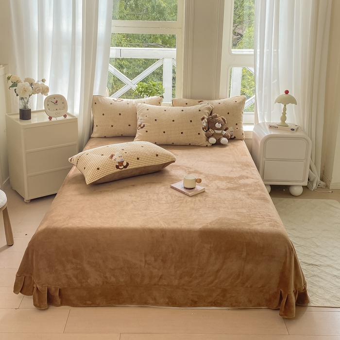 91家纺网 家纺一手货源 找家纺 豫见家纺 2025新款牛奶绒印花四件套 甜心凯蒂-棕