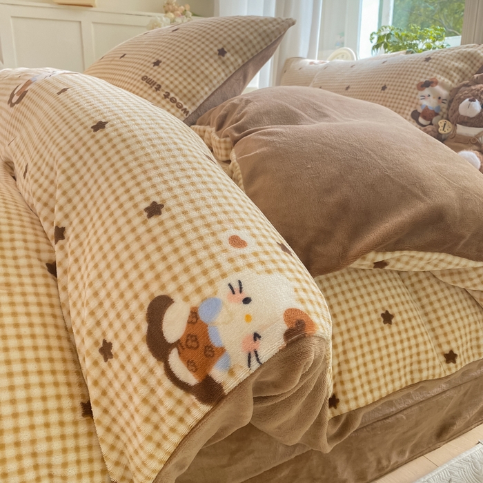 91家纺网 家纺一手货源 找家纺 豫见家纺 2025新款牛奶绒印花四件套 甜心凯蒂-棕