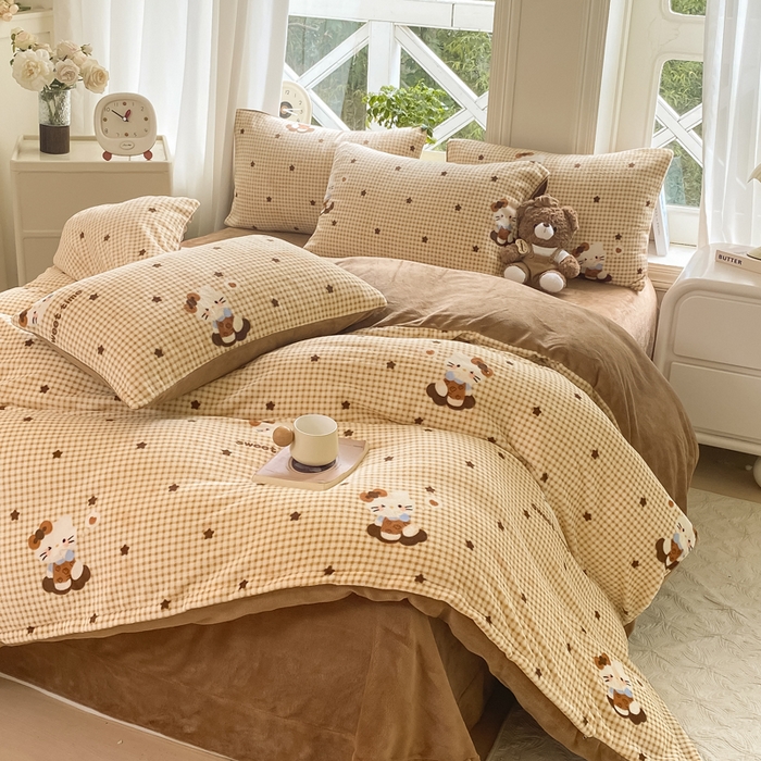 91家纺网 家纺一手货源 找家纺 豫见家纺 2025新款牛奶绒印花四件套 甜心凯蒂-棕