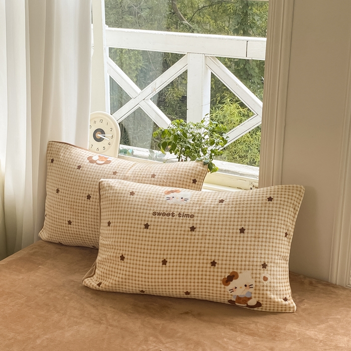 91家纺网 家纺一手货源 找家纺 豫见家纺 2025新款牛奶绒印花四件套 甜心凯蒂-棕