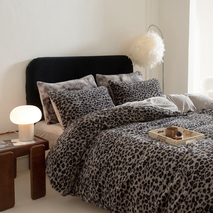 ONE TWO ONE 121 2025新款轻奢加厚保暖皮草绒四件套 豹纹黑金