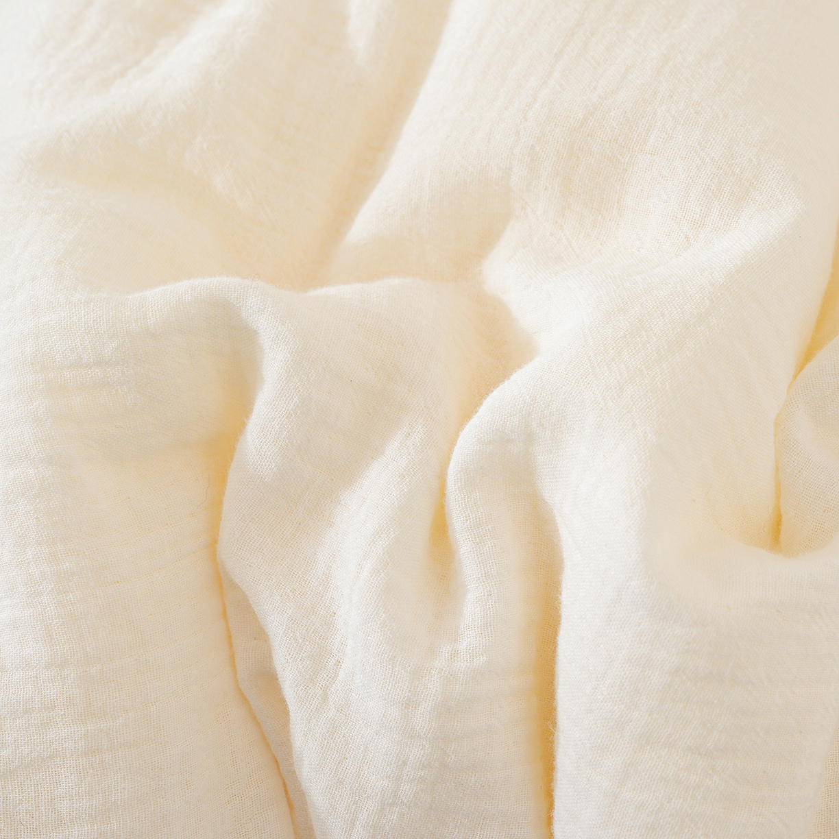 91家纺网 家纺一手货源 找家纺 芯恋家居 2025新款小香风A类母婴级全棉双层纱宝宝绒豆豆被保暖四季被 小香织带熊-奶白咖