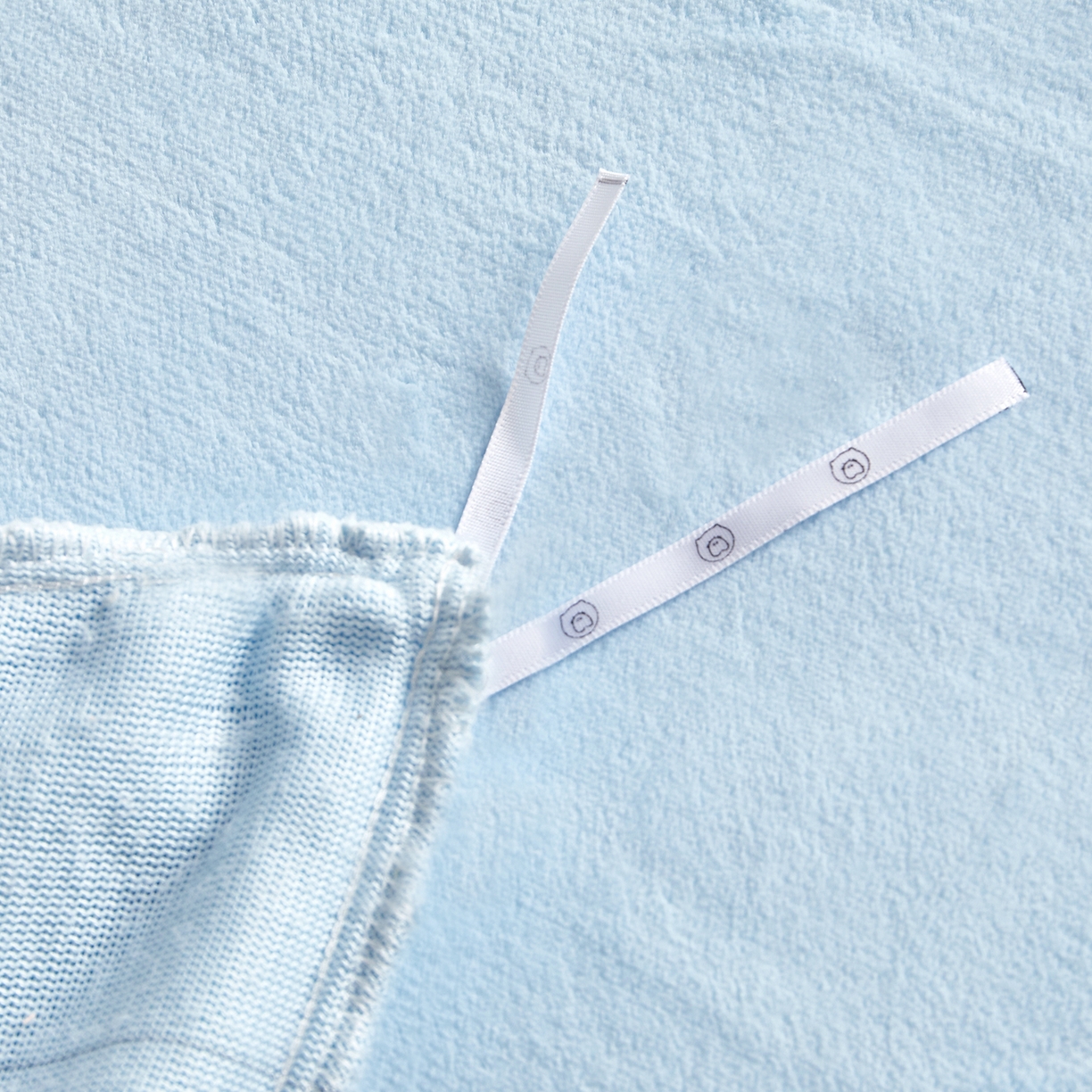 91家纺网 家纺一手货源 找家纺 荷马之梦 2025新款A类牛奶绒贴布绣原创卡通儿童套件幼儿园三件套-围住可爱系列 围巾北极熊