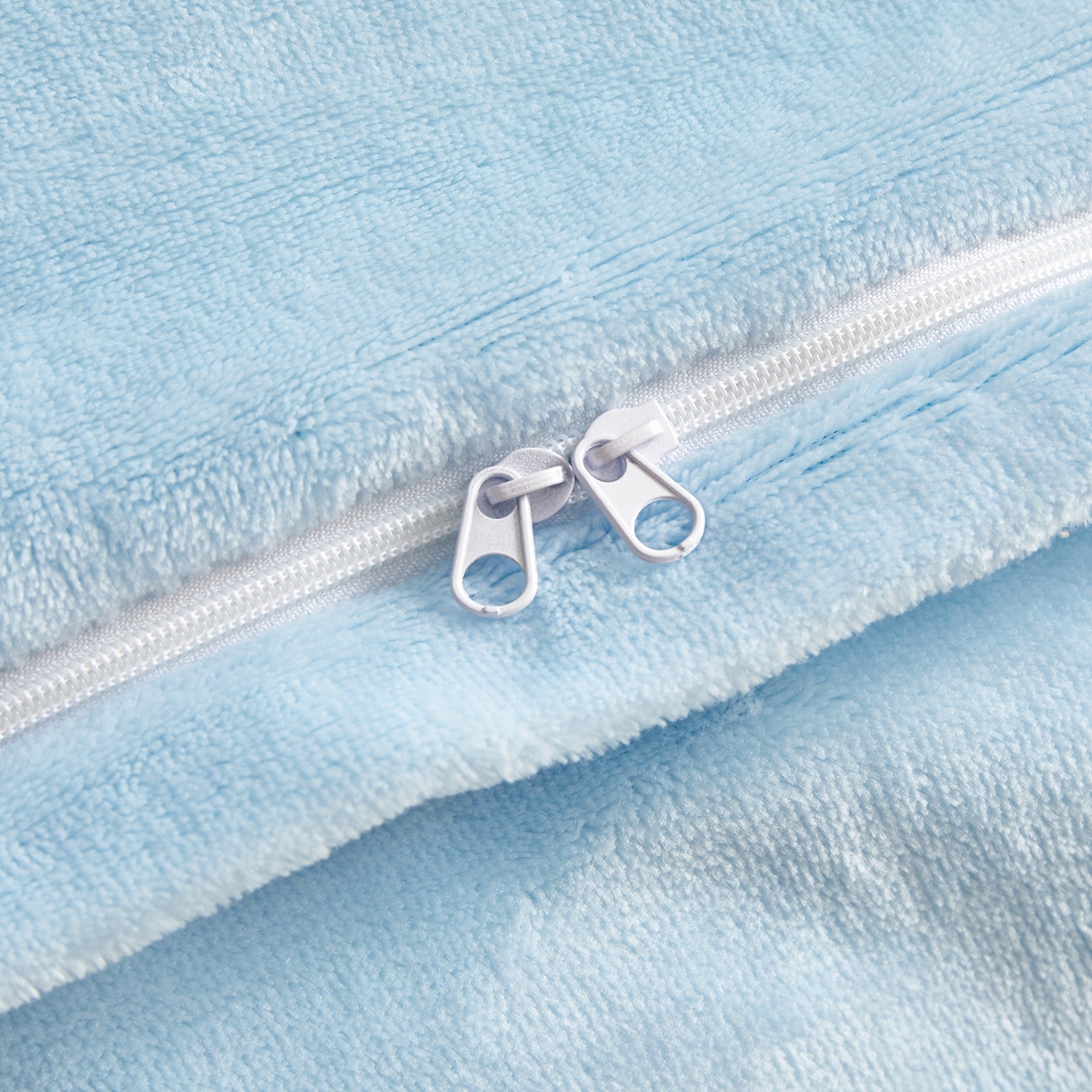 91家纺网 家纺一手货源 找家纺 荷马之梦 2025新款A类牛奶绒贴布绣原创卡通儿童套件幼儿园三件套-围住可爱系列 围巾北极熊