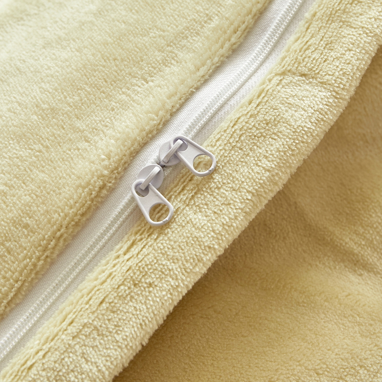 91家纺网 家纺一手货源 找家纺 荷马之梦 2025新款A类牛奶绒贴布绣原创卡通儿童套件幼儿园三件套-围住可爱系列 围巾小熊