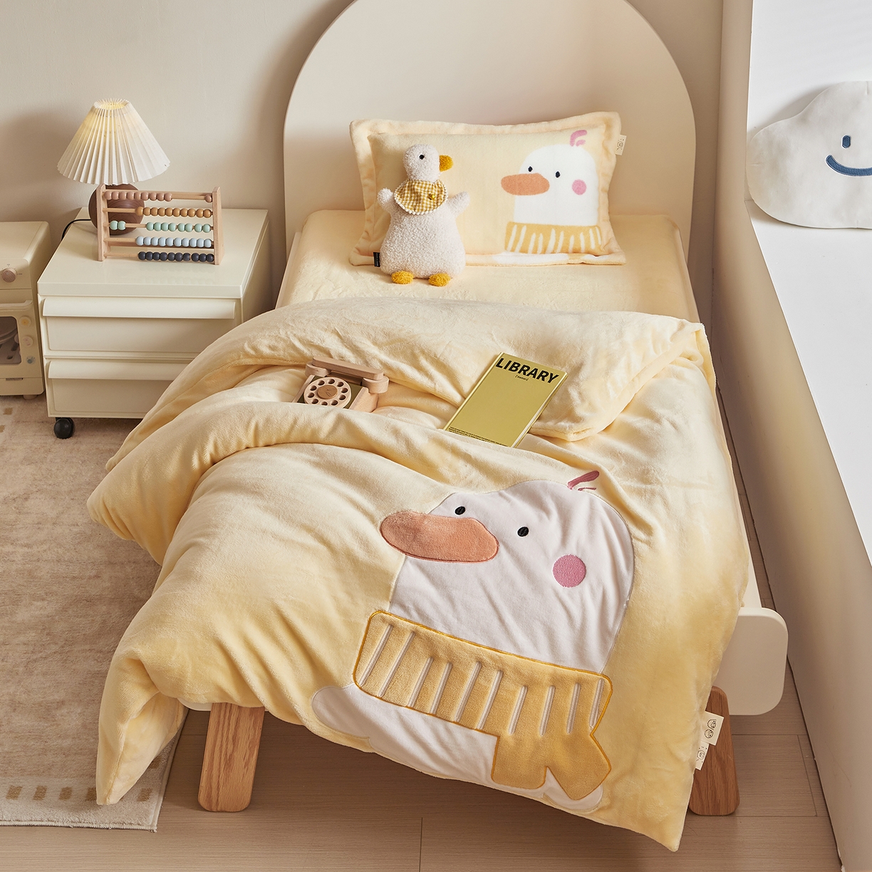 荷马之梦 2025新款A类牛奶绒贴布绣原创卡通儿童套件幼儿园三件套-围住可爱系列 围巾小鸭