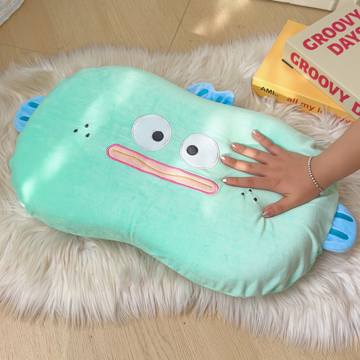 91家纺网 家纺一手货源 找家纺 诺可 2025新款绒款猫肚枕记忆枕枕头枕芯-卡通玩偶 丑萌人鱼