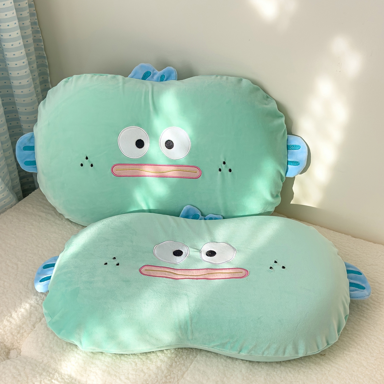 91家纺网 家纺一手货源 找家纺 诺可 2025新款绒款猫肚枕记忆枕枕头枕芯-卡通玩偶 丑萌人鱼