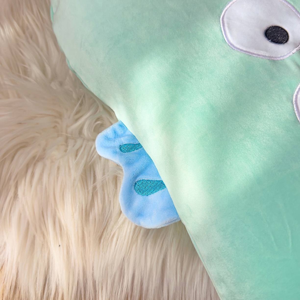 91家纺网 家纺一手货源 找家纺 诺可 2025新款绒款猫肚枕记忆枕枕头枕芯-卡通玩偶 丑萌人鱼