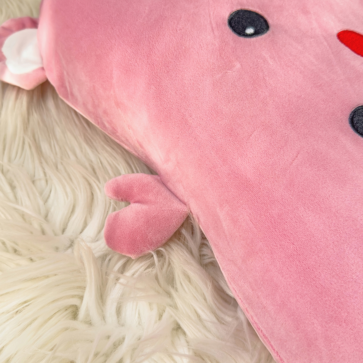 91家纺网 家纺一手货源 找家纺 诺可 2025新款绒款猫肚枕记忆枕枕头枕芯-卡通玩偶 可爱露比