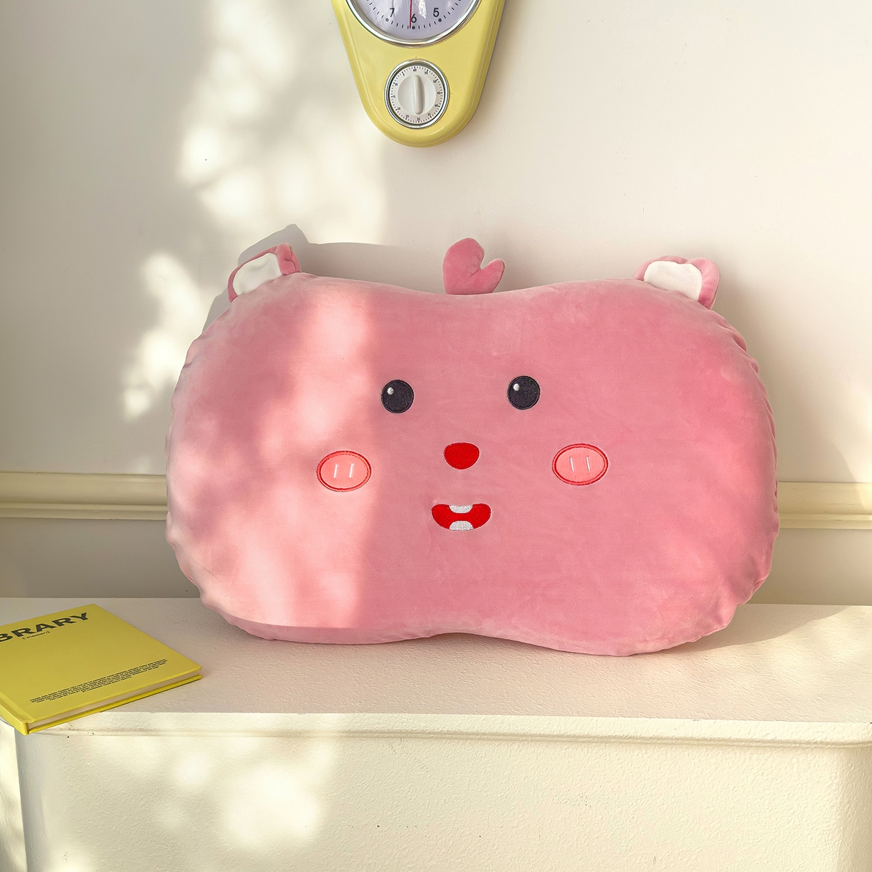 91家纺网 家纺一手货源 找家纺 诺可 2025新款绒款猫肚枕记忆枕枕头枕芯-卡通玩偶 可爱露比