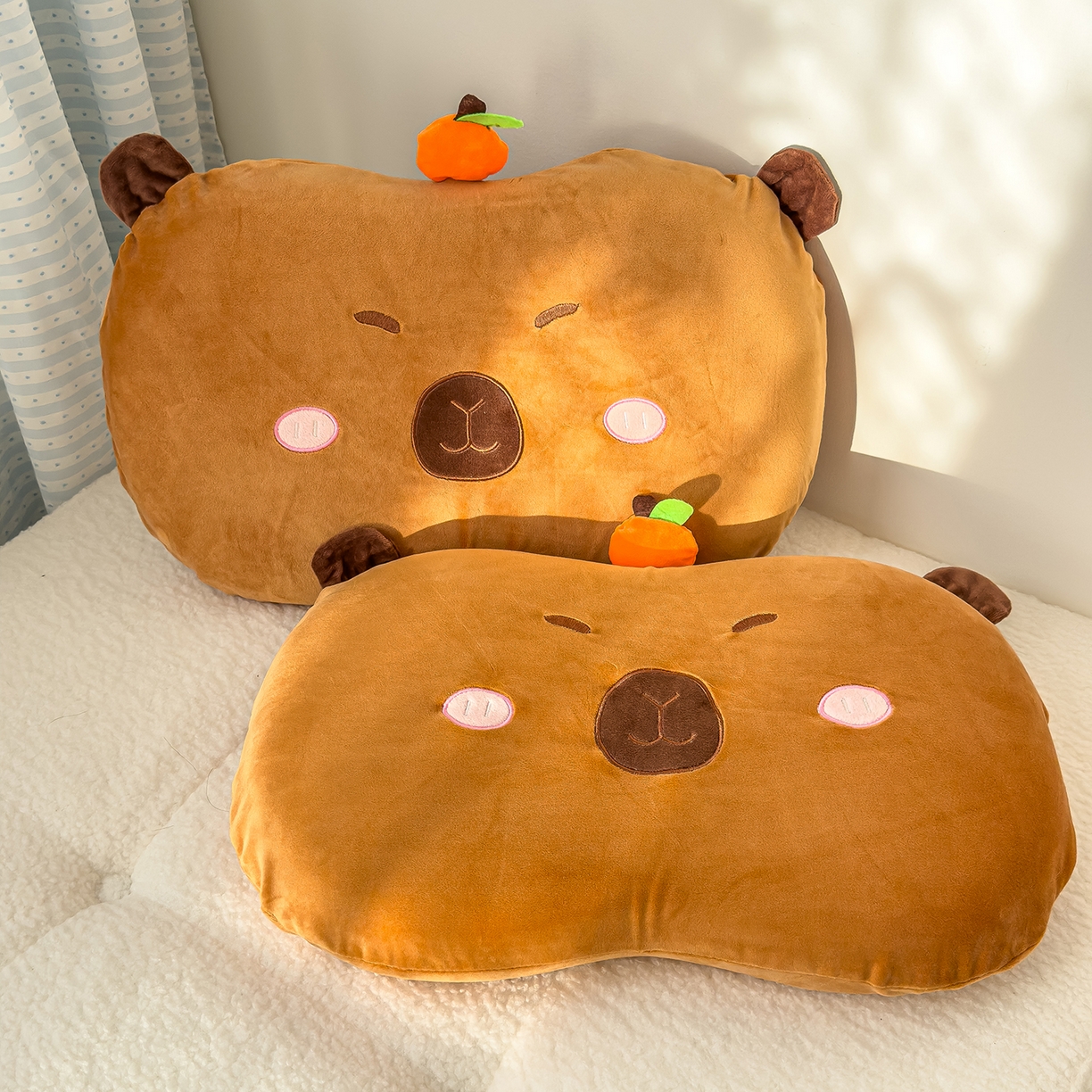 91家纺网 家纺一手货源 找家纺 诺可 2025新款绒款猫肚枕记忆枕枕头枕芯-卡通玩偶 卡皮巴拉