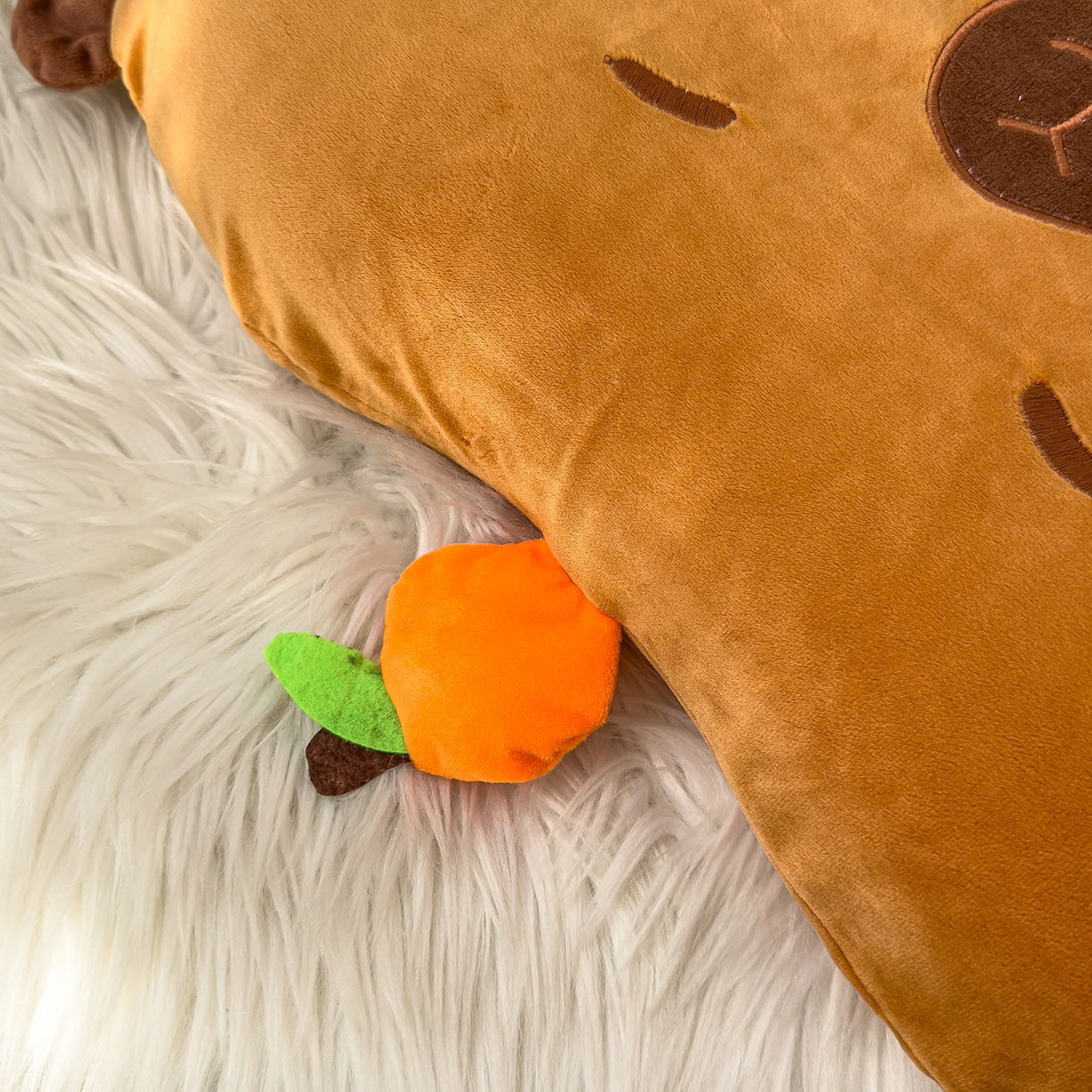 91家纺网 家纺一手货源 找家纺 诺可 2025新款绒款猫肚枕记忆枕枕头枕芯-卡通玩偶 卡皮巴拉