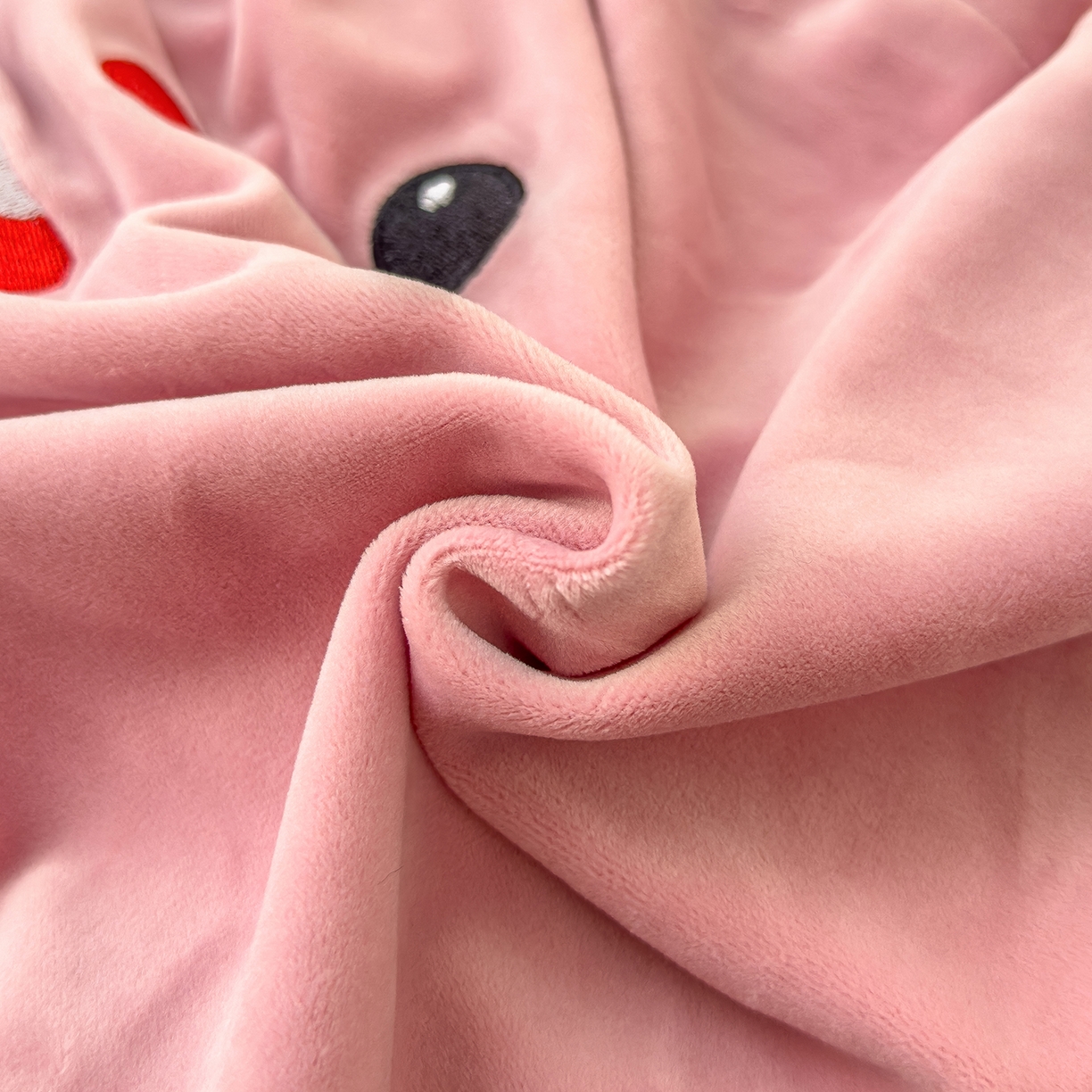 91家纺网 家纺一手货源 找家纺 诺可 2025新款绒款猫肚枕记忆枕枕头枕芯-卡通玩偶 可爱露比