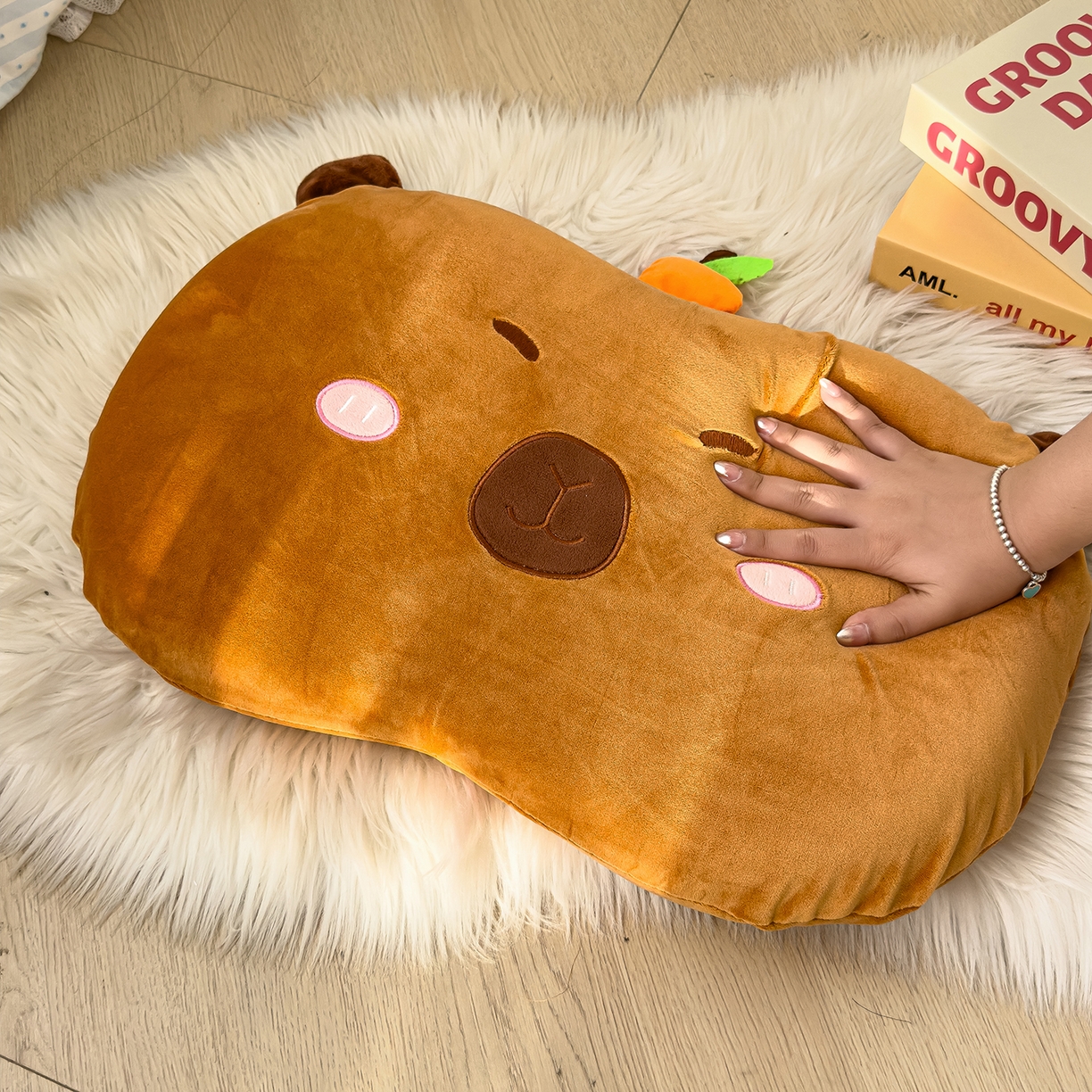 91家纺网 家纺一手货源 找家纺 诺可 2025新款绒款猫肚枕记忆枕枕头枕芯-卡通玩偶 卡皮巴拉